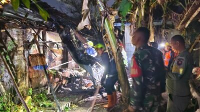 Ketika Api Menjilat Sore, Babinsa dan Warga Palasah Jadi Penjaga Asap