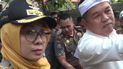 Trotoar yang Hilang Fungsinya Membuat KDM Murka, Camat Ditegur: Ngapain di Kantor Terus camat Itu Keluar