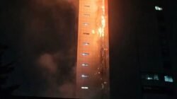 JAKARTA PUSAT MEMBARA! Gedung Bapenda DKI Jakarta Dilalap Api Jumat Malam