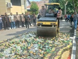 Ribuan Botol Miras Dimusnahkan, Warga Majalengka Ingin Anak-Anak Mereka Tumbuh Tanpa Ancaman