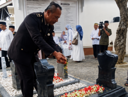 Jelang HUT RI Berziarah ke Makam KH Abdul Halim, Menjaga Api Perjuangan dari Majalengka