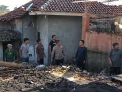 Api Tungku Merambat, Warga Bergerak Bersama Selamatkan Rumah di Malongpong