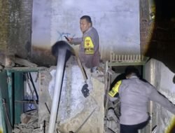 Terdengar Suara Gemuruh, Tembok 17 Meter Tiba-tiba Ambruk Timpa Dapur Warga di Tajur